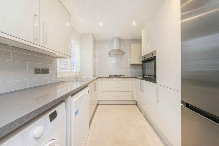 3 Bedroom Terraced House To Rent In Cavendish Road, London, SW12