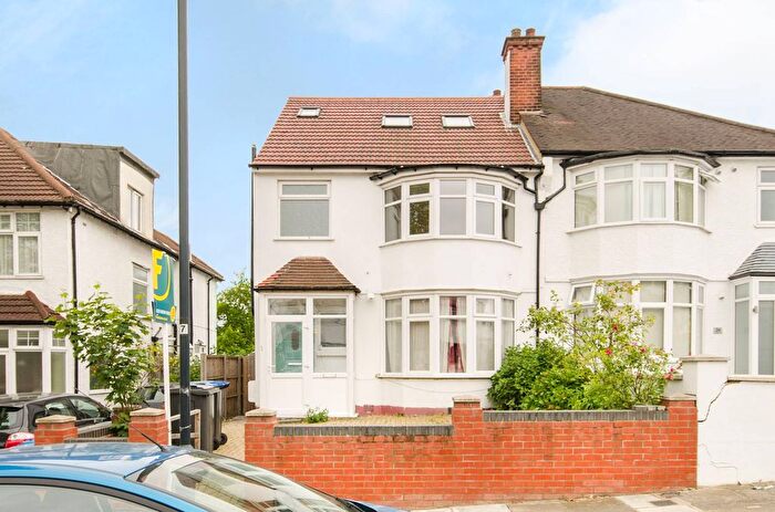 7 Bedroom Property To Rent In Oxgate Gardens, Cricklewood, London, NW2