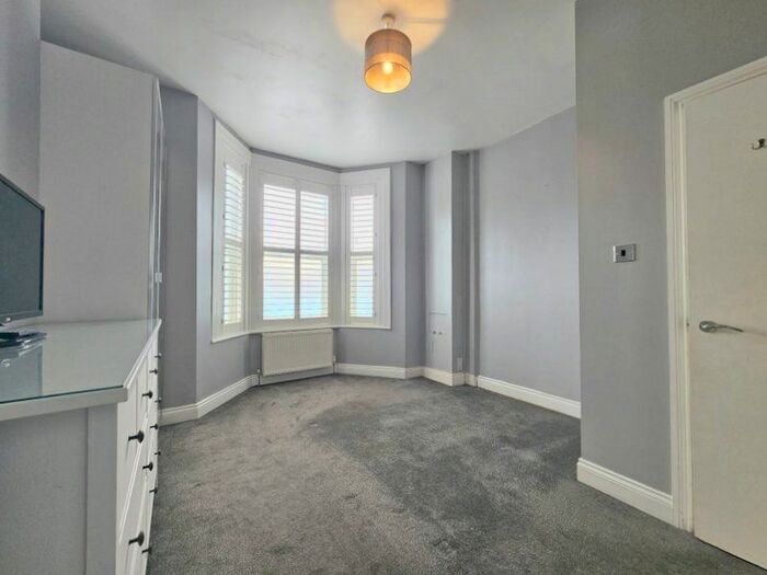 2 Bedroom Flat To Rent In Alexandra Road, London, SW19
