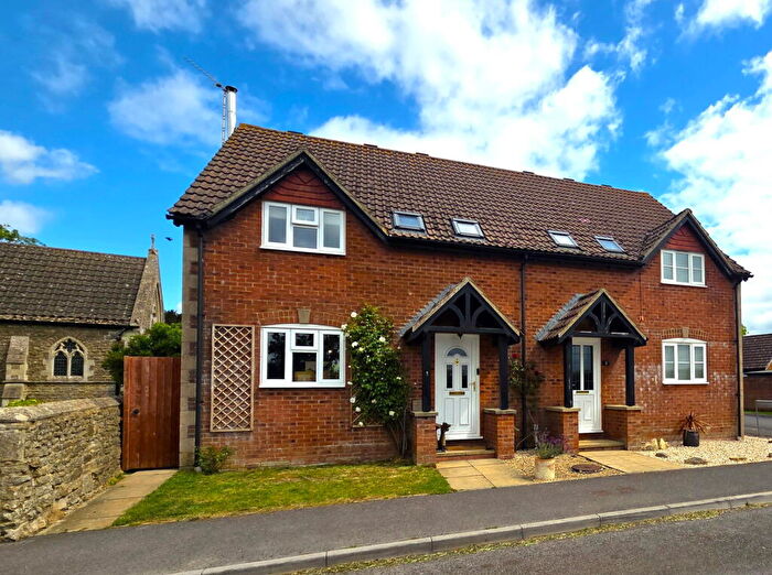 3 Bedroom Semi-Detached House For Sale In Chestnut Drive, Bulkington Village, SN10