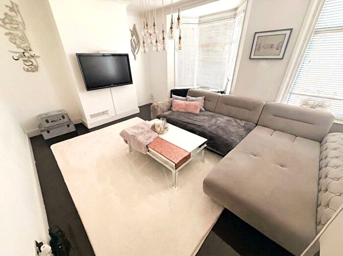 2 Bedroom Flat For Sale In First Floor, Gurney Road, Stratford, E15