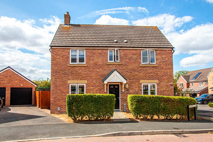 4 Bedroom Detached House For Sale In Bamburgh Close, Rushden, NN10