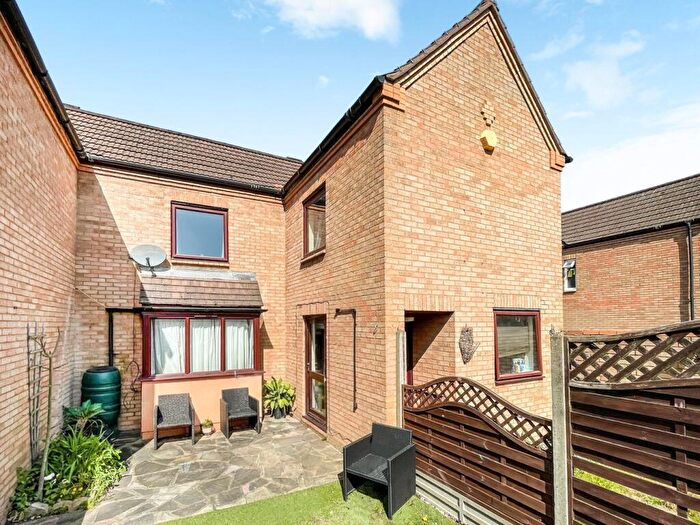 2 Bedroom Terraced House For Sale In Towan Avenue, Fishermead, Milton Keynes, MK6