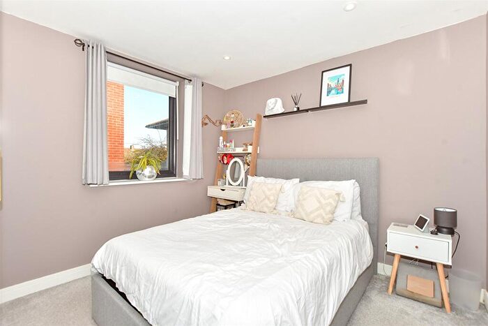 1 Bedroom Apartment For Sale In Leigh Road, Havant, Hampshire, PO9