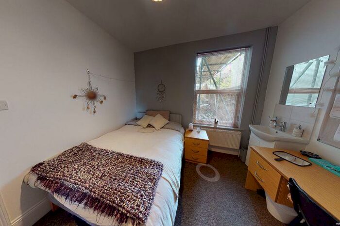 5 Bedroom End Of Terrace House To Rent In Hollingbury Road, Brighton, BN1