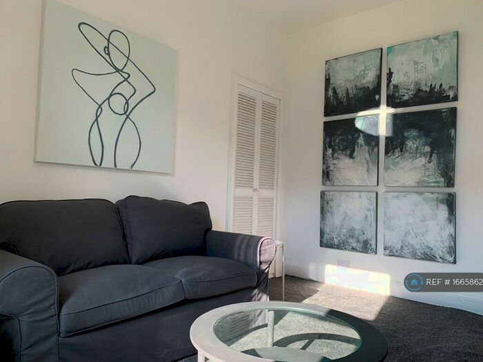 2 Bedroom Flat To Rent In Bruce Street, Stirling, FK8