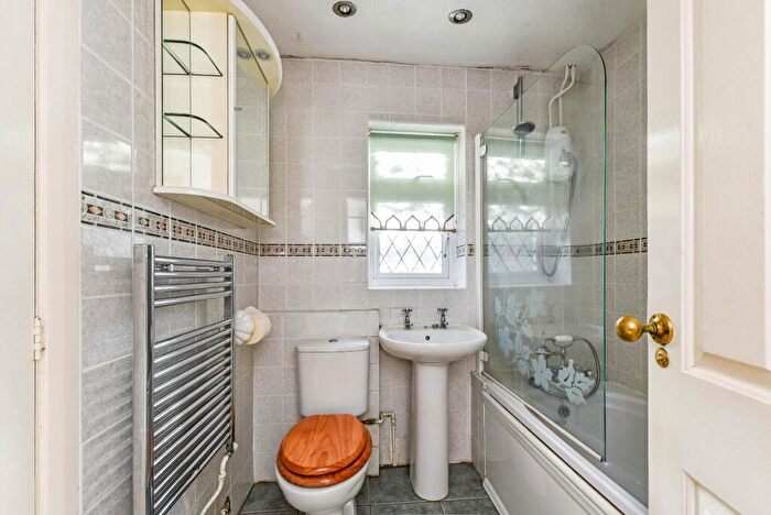 2 Bedroom Bungalow For Sale In Wincanton Close, Alton, Hampshire, GU34