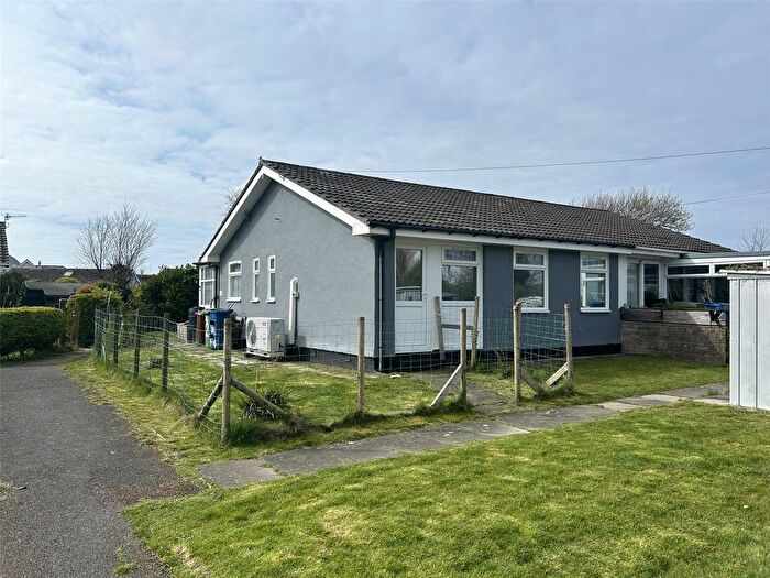 2 Bedroom Bungalow For Sale In Glan Y Mor, Fairbourne, Gwynedd, LL38