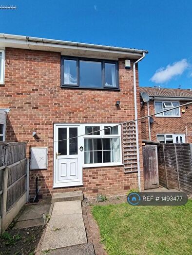 2 Bedroom End Of Terrace House To Rent In New Park Vale, Farsley, Pudsey, LS28