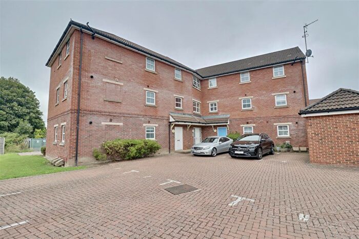 2 Bedroom Flat For Sale In Vancouver Avenue, Waterlooville, PO7