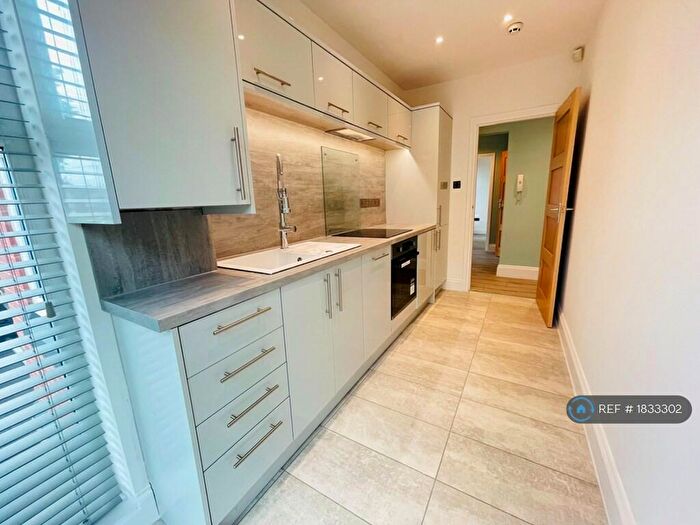 2 Bedroom Flat To Rent In Demesne Road, Manchester, M16