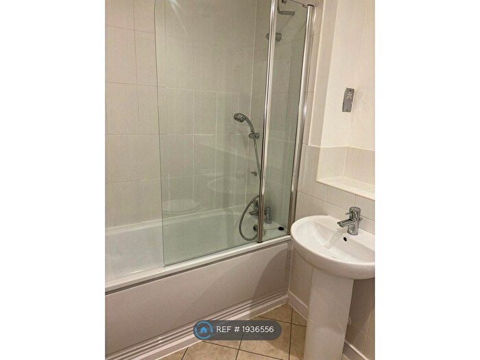 2 Bedroom Flat To Rent In Bradley Court, Worcester, WR5