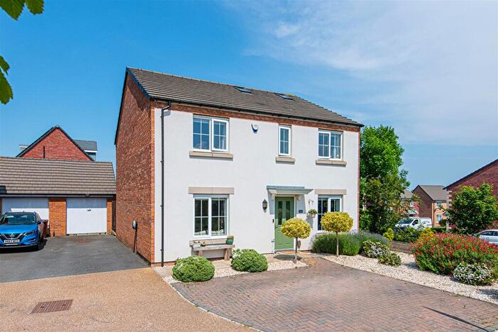 5 Bedroom Detached House For Sale In Mayfly Road, Northampton, NN4