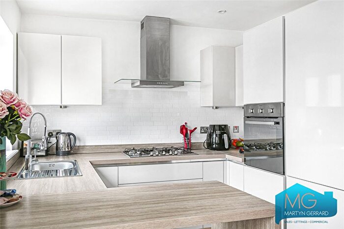 2 Bedroom Flat For Sale In Cornwall Avenue, London, N3