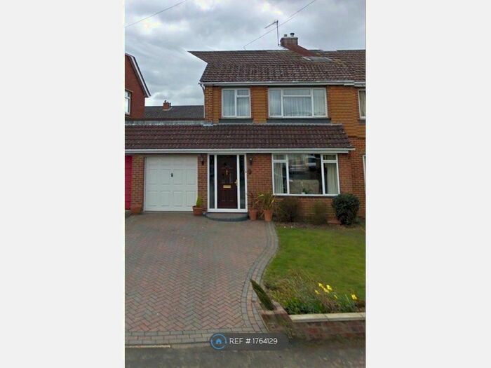 3 Bedroom Semi-Detached House To Rent In Saxon Way, Romsey, SO51