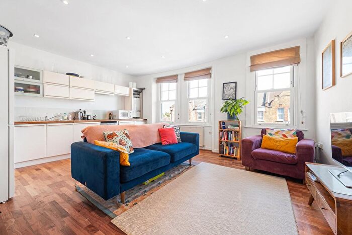 2 Bedroom Flat For Sale In Endymion Road, SW2