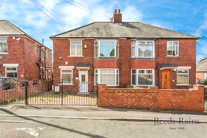 2 Bedroom Flat To Rent In St. James Crescent, Newcastle Upon Tyne, Tyne And Wear, NE15