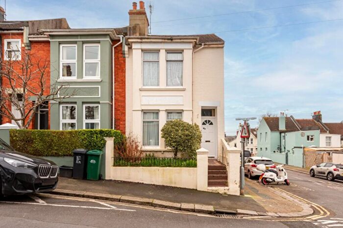 3 Bedroom End Of Terrace House For Sale In Totland Road, Brighton, BN2