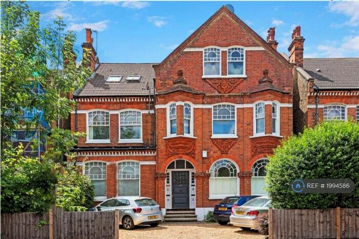 3 Bedroom Flat To Rent In Bedford Hill, London, SW12