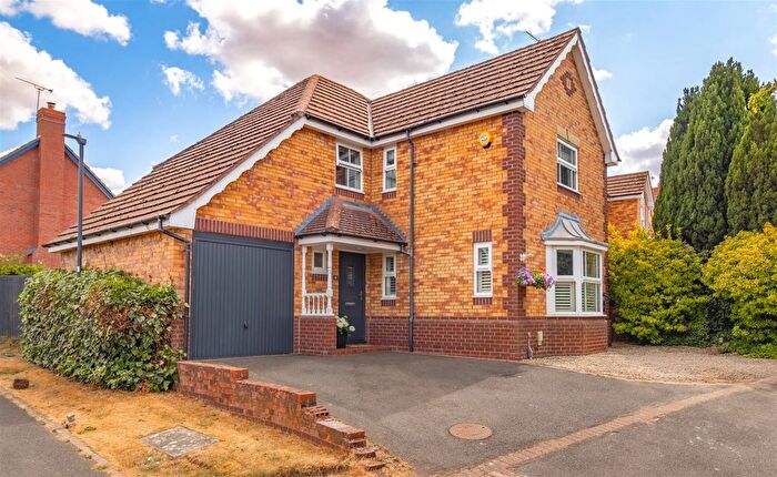 4 Bedroom Detached House For Sale In Millholme Close, Southam, CV47