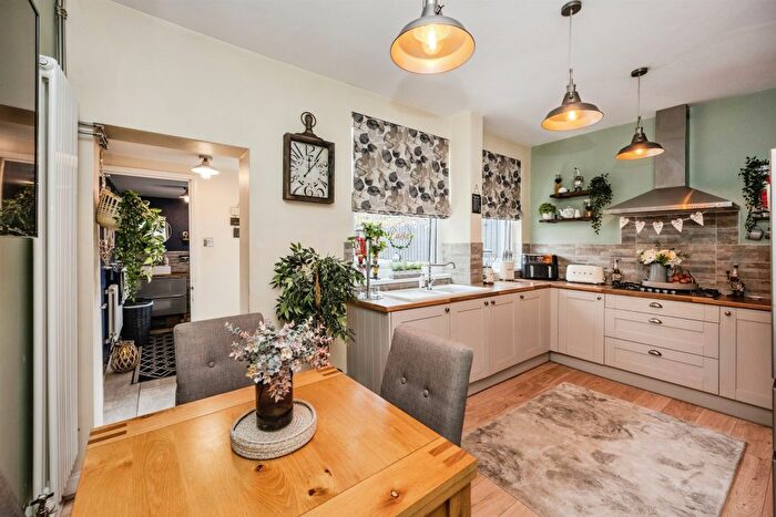 3 Bedroom End Of Terrace House For Sale In Hillside, Cimla, Neath, SA11