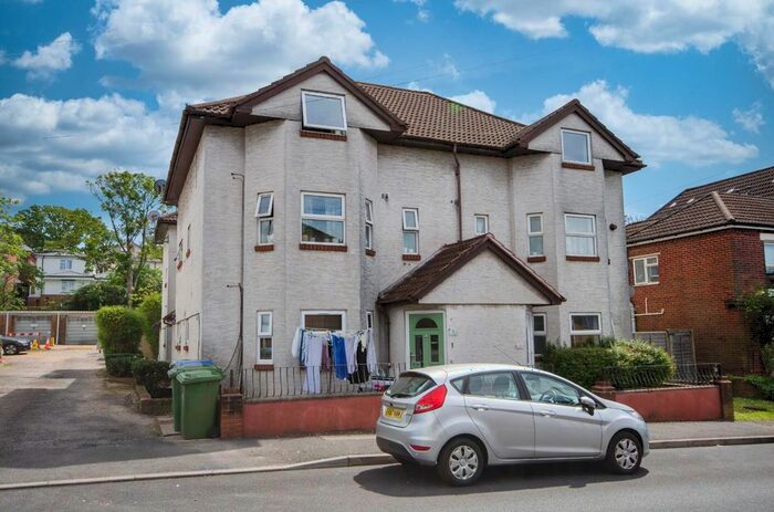 2 Bedroom Flat To Rent In Bullar Road, Bitterne Park, Southampton, SO18