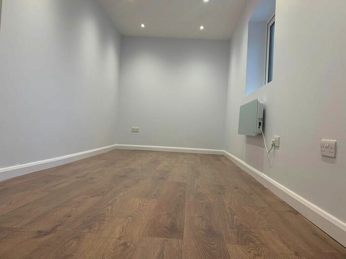 Studio To Rent In Alpha Street South, Slough, SL1