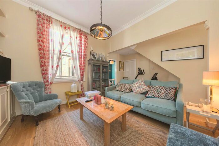 2 Bedroom Flat To Rent In Ingelow Road, London, SW8