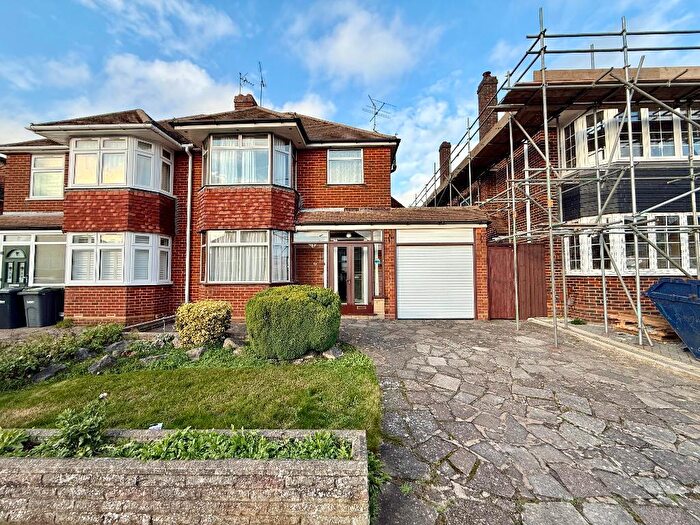3 Bedroom Semi Detached House For Sale In Egdon Drive, Old Bedford Road Area, Luton, Bedfordshire, LU2