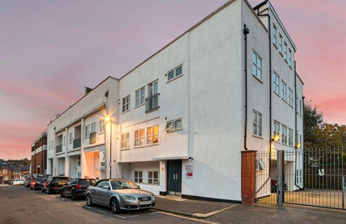 Studio For Sale In Park Road, London, N14