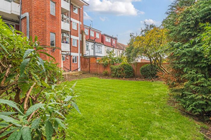 2 Bedroom Flat For Sale In Jubilee Court, CR7