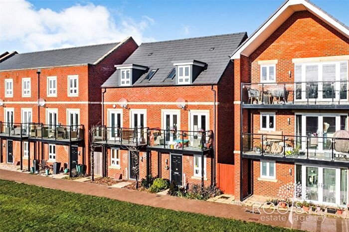 4 Bedroom Semi-Detached House For Sale In Primus End, Newbury, Berkshire, RG14