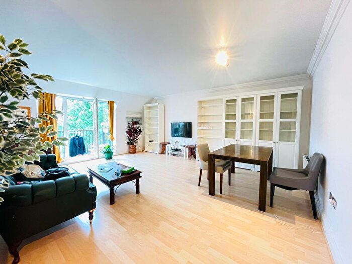 3 Bedroom Flat To Rent In Carolina Court, Hoptree Close, London, N12