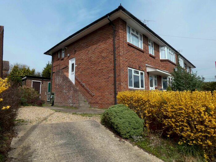 2 Bedroom Maisonette To Rent In Beechwood Road, Alton, GU34