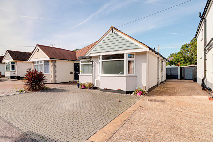 2 Bedroom Bungalow To Rent In Oakwood Drive, St Albans, AL4