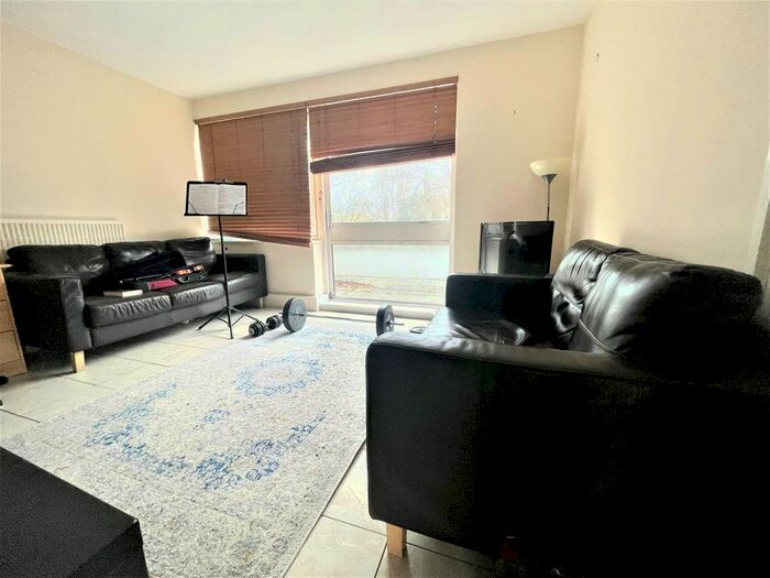 1 Bedroom Flat To Rent In Blackshaw Road, London, SW17