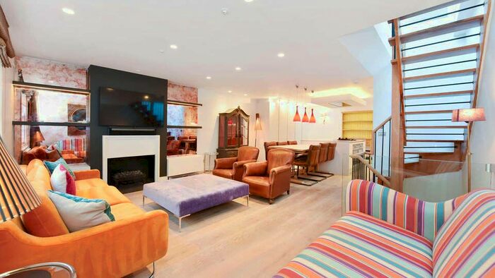 4 Bedroom Mews To Rent In Cornwall Mews South, London, SW7