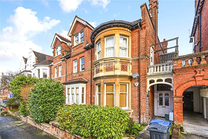 2 Bedroom Flat To Rent In Surbiton Hill Road, Surbiton, KT6