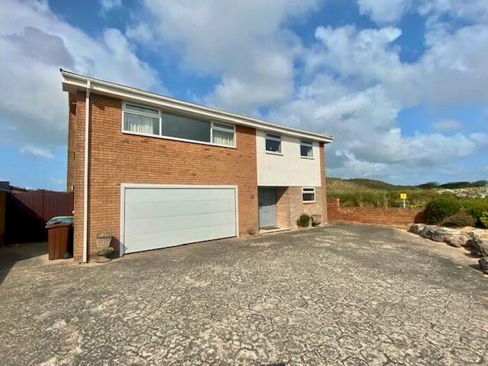 4 Bedroom Detached House To Rent In Clifton Drive North, FY8