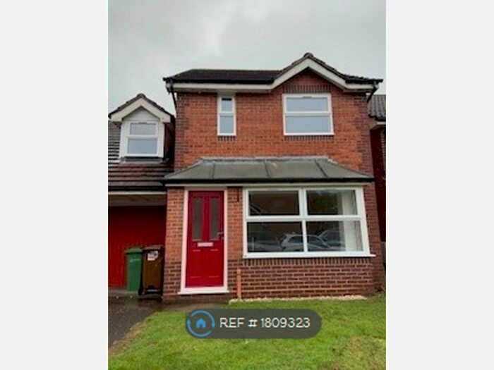 3 Bedroom Semi-Detached House To Rent In St. Chads Close, Mansfield, NG18