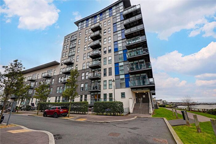 3 Bedroom Flat To Rent In Clovelly Place, Greenhithe, DA9