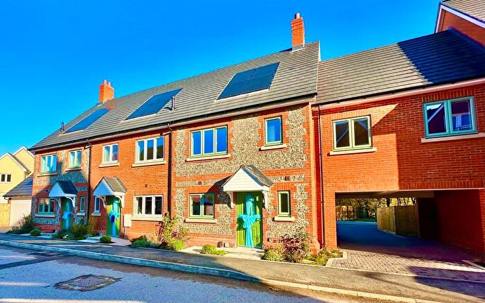3 Bedroom Terraced House For Sale In Lake View Lane, Waters Edge, GU16