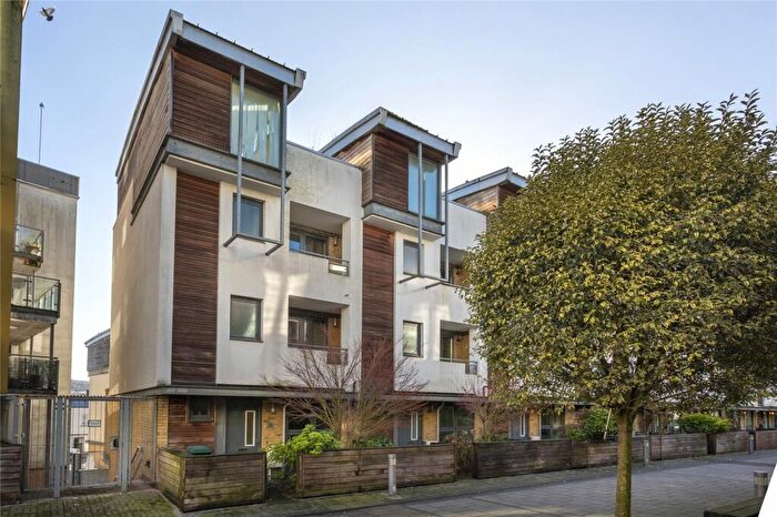 4 Bedroom End Of Terrace House To Rent In Kingscote Way, Brighton, BN1