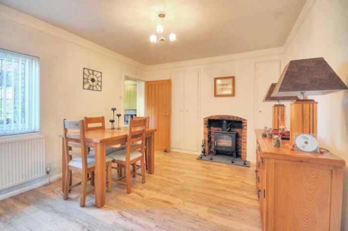 2 Bedroom Bungalow For Sale In June Lane, Midhurst, West Sussex, GU29