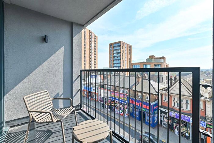 2 Bedroom Flat To Rent In High Road, Wembley, HA0