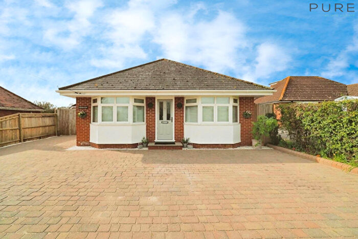 4 Bedroom Detached Bungalow For Sale In Salisbury Road, Romsey, SO51