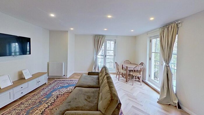 2 Bedroom Flat To Rent In Huntingdon Place, Edinburgh, EH7