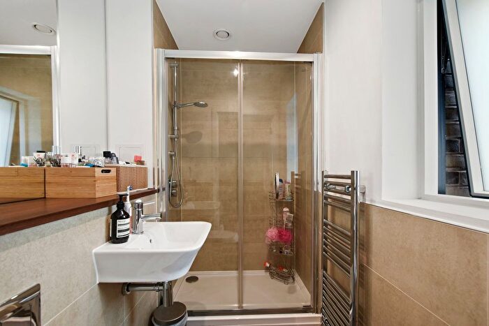 2 Bedroom Flat To Rent In Chichester Lodge, Peartree Way, Greenwich, London, SE10