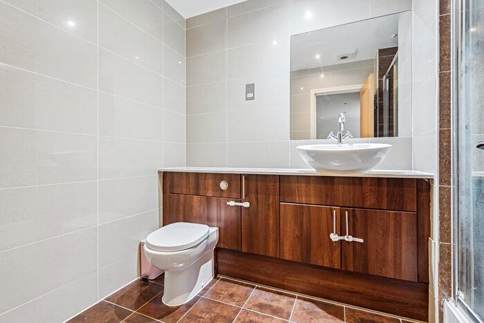 2 Bedroom Apartment For Sale In Westfield Park, Hatch End, Pinner, HA5
