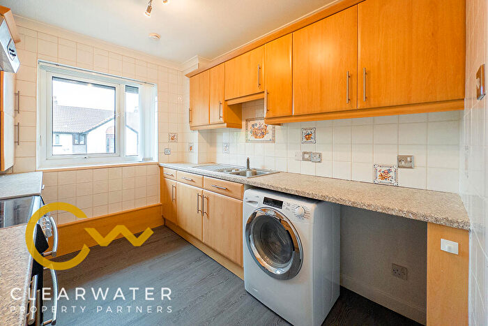 2 Bedroom Flat To Rent In Canterbury Gardens, Salford, M5
